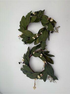 Green Leaf and White Berry Decorative Candle Wreath Duo